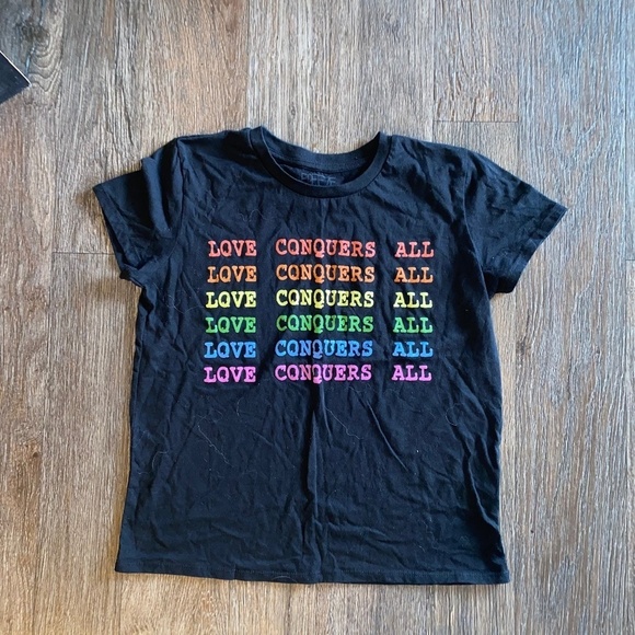 Ladies Freeze size medium tshirt Love conquers All - Picture 1 of 4